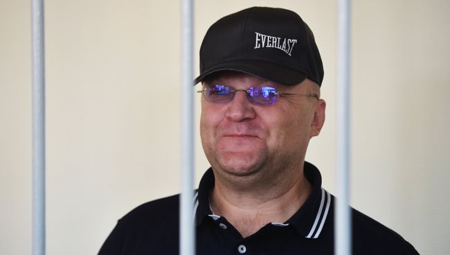 Бывший руководитель Главного следственного управления Следственного комитета РФ по городу Москве Александр Дрыманов в Лефортовском суде Москвы, где прошло рассмотрение ходатайства следствия об его аресте. Лефортовский суд Москвы арестовал бывшего главу Следственного комитета Москвы генерала Александра Дрыманова на два месяца. Архивное фото Бывший руководитель Главного следственного управления Следственного комитета РФ по городу Москве Александр Дрыманов в Лефортовском суде Москвы, где прошло рассмотрение ходатайства следствия об его аресте. Лефортовский суд Москвы арестовал бывшего главу Следственного комитета Москвы генерала Александра Дрыманова на два месяца. Архивное фото