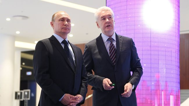 Президент РФ Владимир Путин и мэр Москвы Сергей Собянин на Московском урбанистическом форуме. 18 июля 2018