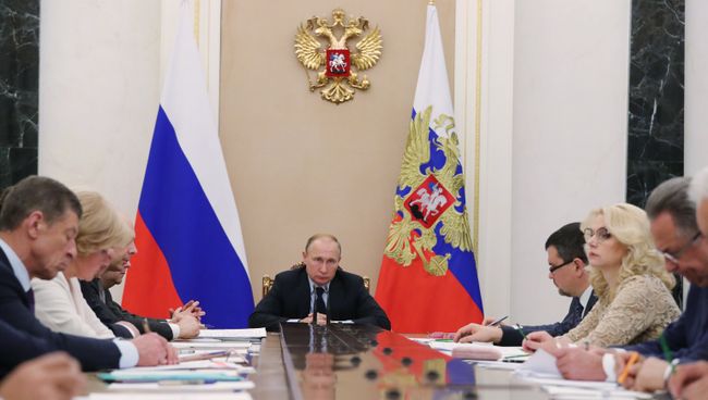 Президент РФ Владимир Путин проводит совещание с членами правительства РФ. Архивное фото Президент РФ Владимир Путин проводит совещание с членами правительства РФ. Архивное фото
