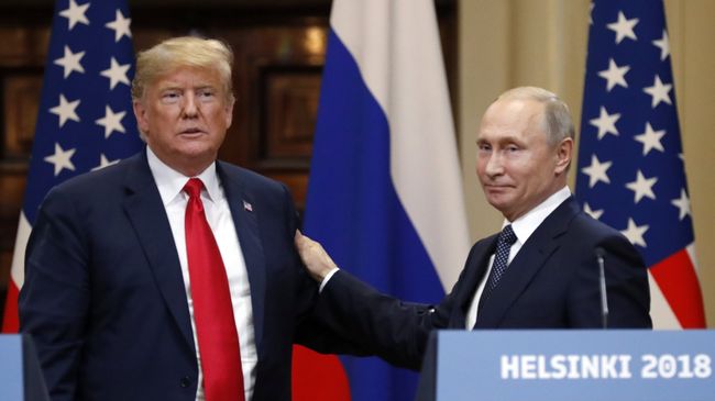 Президент РФ Владимир Путин и президент США Дональд Трамп на совместной пресс-конференции по итогам встречи в Хельсинки. 16 июля 2018 Президент РФ Владимир Путин и президент США Дональд Трамп на совместной пресс-конференции по итогам встречи в Хельсинки. 16 июля 2018