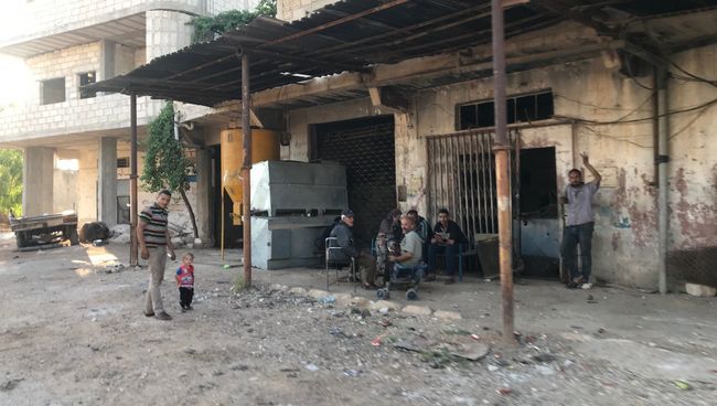 Жители поселка Альма в провинции Дераа на юге Сирии. Архивное фото Жители поселка Альма в провинции Дераа на юге Сирии. Архивное фото