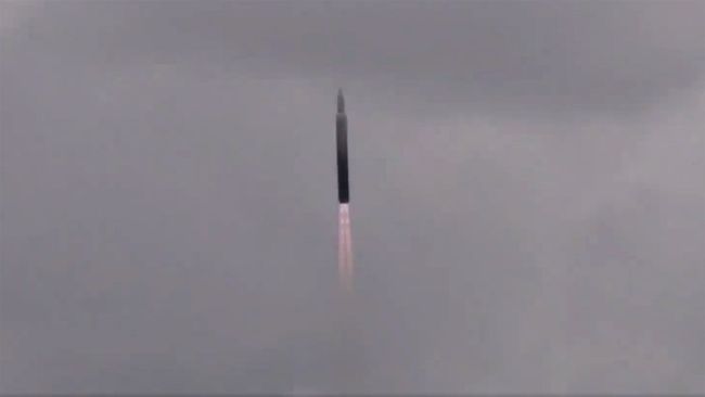 Испытания ракетного комплекса Авангард. Архивное фото Испытания ракетного комплекса Авангард. Архивное фото