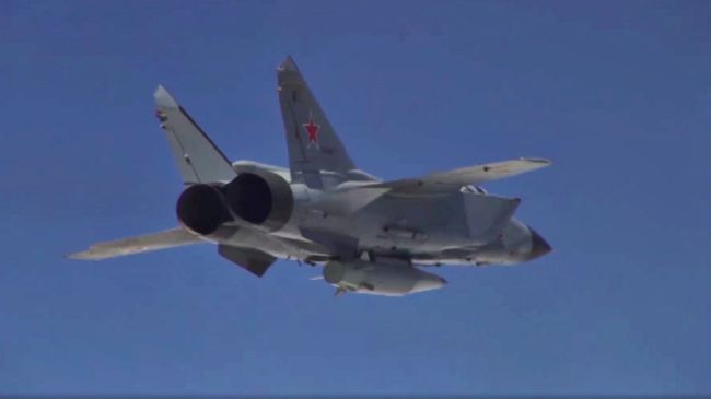 Самолет ВКС России с гиперзвуковой ракетой Кинжал Самолет ВКС России с гиперзвуковой ракетой Кинжал