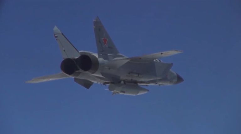Пуск гиперзвуковой ракеты Кинжал с самолета МиГ-31 Пуск гиперзвуковой ракеты Кинжал с самолета МиГ-31