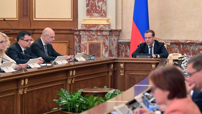 Дмитрий Медведев проводит заседание правительства РФ. 19 июля 2018 Дмитрий Медведев проводит заседание правительства РФ. 19 июля 2018