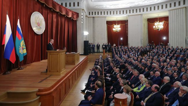 Президент РФ Владимир Путин выступает на совещании послов и постоянных представителей РФ. 19 июля 2018 Президент РФ Владимир Путин выступает на совещании послов и постоянных представителей РФ. 19 июля 2018