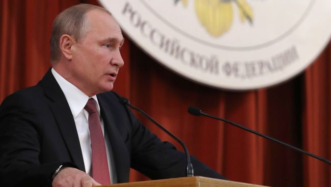 Владимир Путин выступает на совещании послов и постоянных представителей РФ. 19 июля 2018 Владимир Путин выступает на совещании послов и постоянных представителей РФ. 19 июля 2018