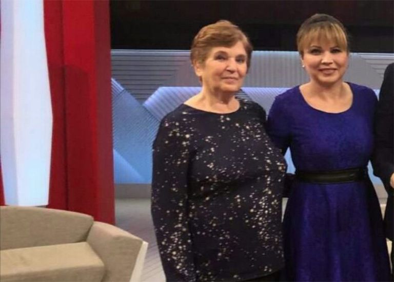 Вероника Швецова с Юлией Ивановной Савельевой - своей биологической матерью Вероника Швецова с Юлией Ивановной Савельевой - своей биологической матерью