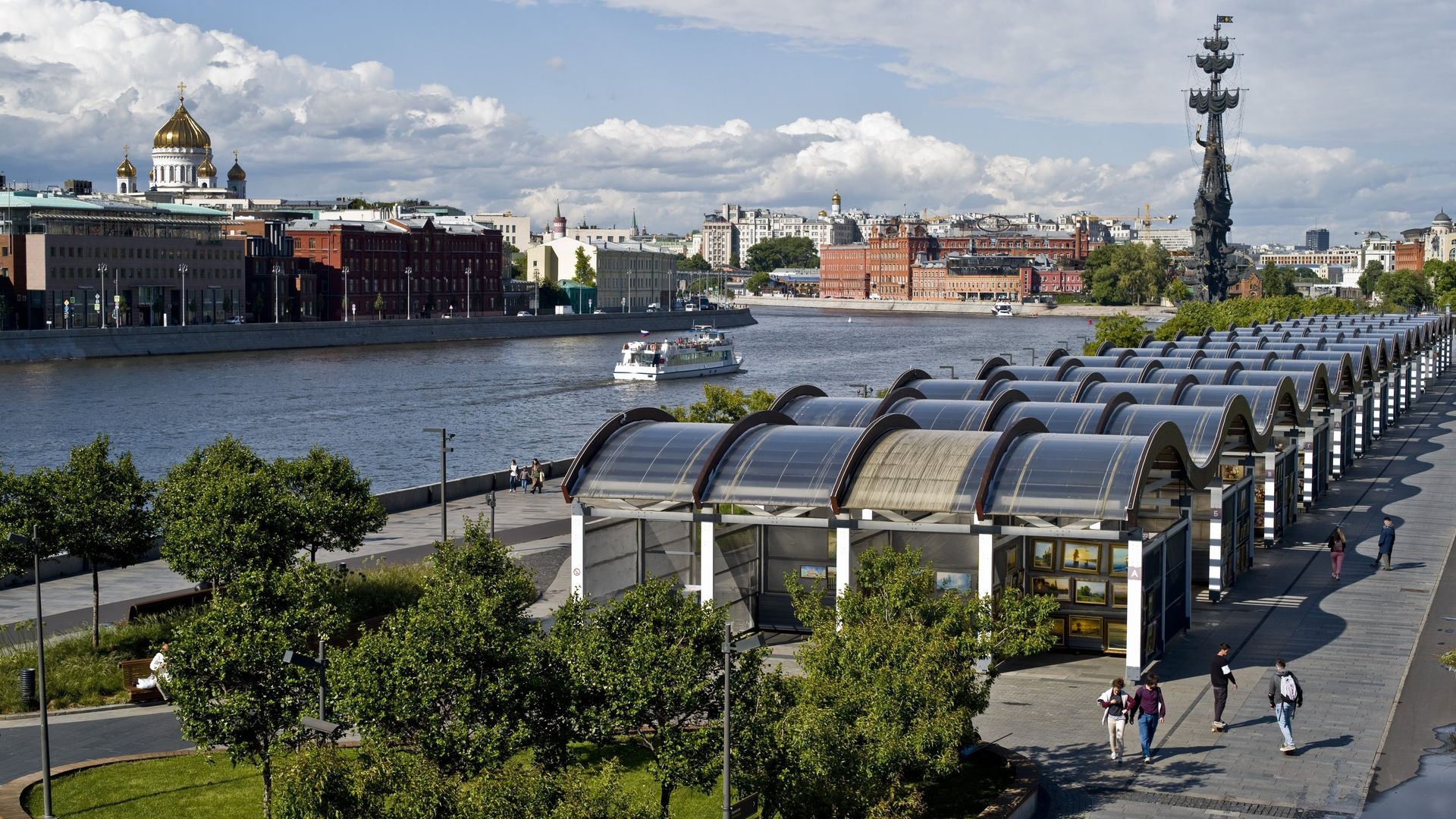 Отдыхающие в Парке искусств Музеон в Москве - РИА Новости, 1920, 12.10.2020