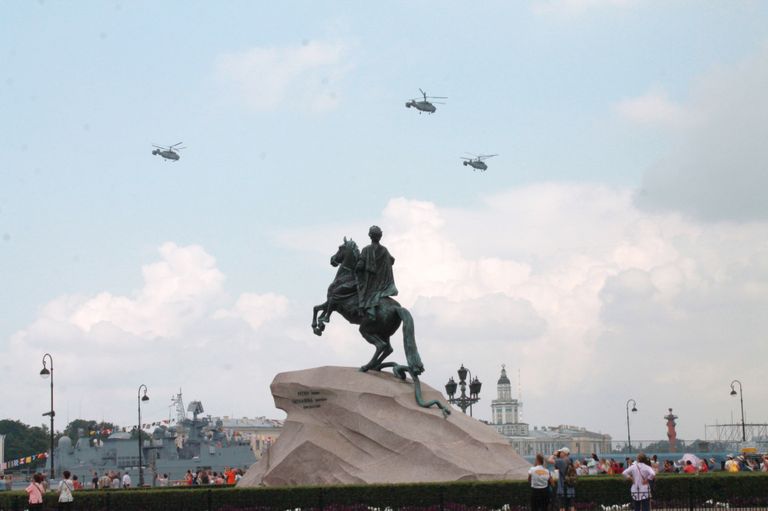 Во время репетиции военно-морского парада в Санкт-Петербурге