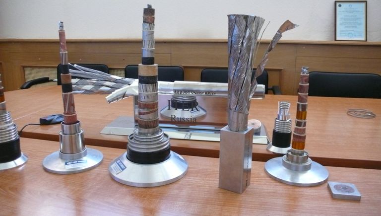 Модели сверхпроводящих кабелей во ВНИИКП в Подольске Модели сверхпроводящих кабелей во ВНИИКП в Подольске