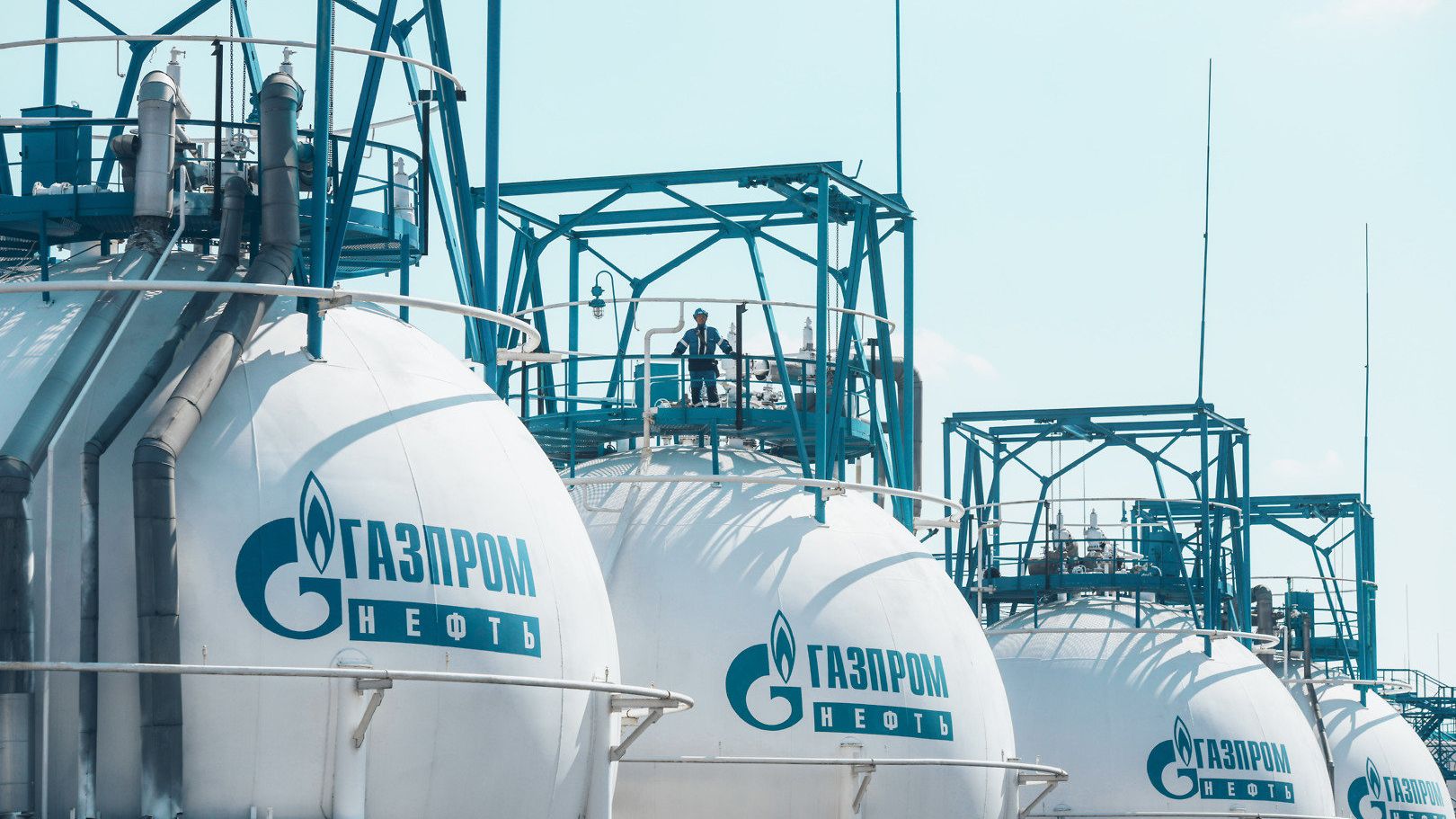 Нефтеперерабатывающий завод Газпром нефть Нефтеперерабатывающий завод Газпром нефть - РИА Новости, 1920, 17.11.2021