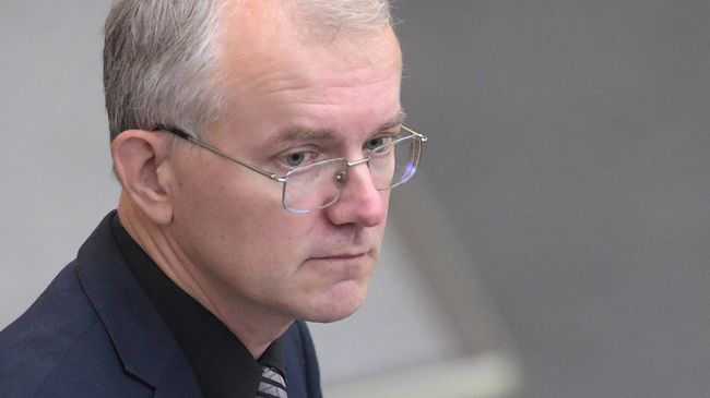 Член комитета Государственной думы России по труду, социальной политике и делам ветеранов Олег Шеин Член комитета Государственной думы России по труду, социальной политике и делам ветеранов Олег Шеин