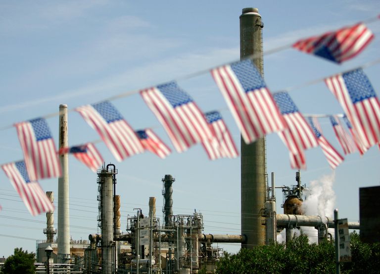 Нефтеперерабатывающий завод в Калифорнии