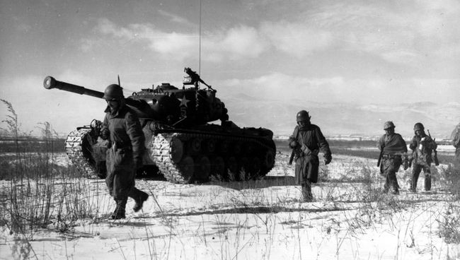 Морские пехотинцы отступают от Чосина. 1950 год Морские пехотинцы отступают от Чосина. 1950 год