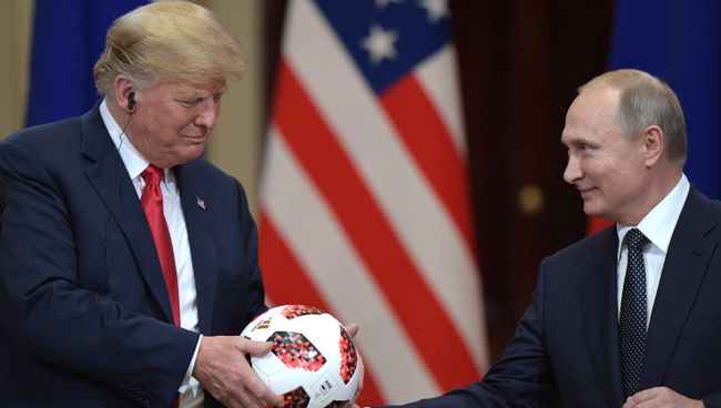 Президент РФ Владимир Путин и президент США Дональд Трамп Президент РФ Владимир Путин и президент США Дональд Трамп