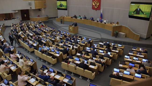 Председатель Государственной Думы РФ Вячеслав Володин выступает на пленарном заседании Государственной Думы РФ. 27 июля 2018 Председатель Государственной Думы РФ Вячеслав Володин выступает на пленарном заседании Государственной Думы РФ. 27 июля 2018