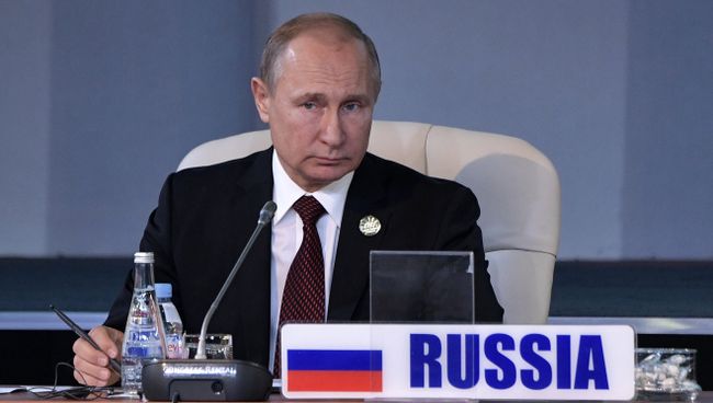 Президент РФ Владимир Путин во время встречи лидеров БРИКС на саммите в Йоханнесбурге. 27 июля 2018 Президент РФ Владимир Путин во время встречи лидеров БРИКС на саммите в Йоханнесбурге. 27 июля 2018