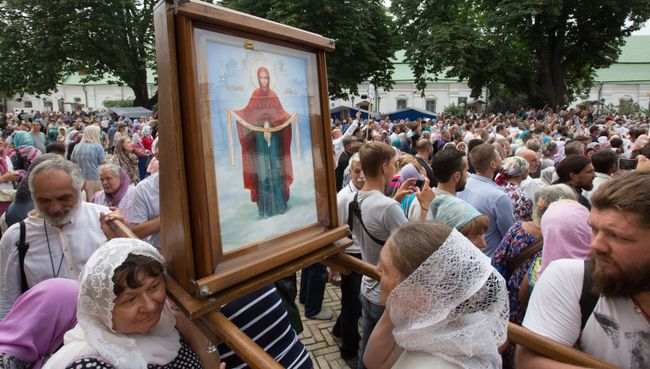 Участники Крестного хода, посвященного 1030-летию Крещения Руси, в Киево-Печерской лавре в Киеве. 27июля 2018 Участники Крестного хода, посвященного 1030-летию Крещения Руси, в Киево-Печерской лавре в Киеве. 27июля 2018