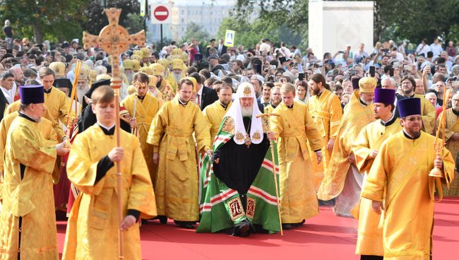 Патриарх Московский и всея Руси Кирилл во время божественной литургии на Соборной площади Московского Кремля в День празднования 1030-летия Крещения Руси. 28 июля 2018 Патриарх Московский и всея Руси Кирилл во время божественной литургии на Соборной площади Московского Кремля в День празднования 1030-летия Крещения Руси. 28 июля 2018