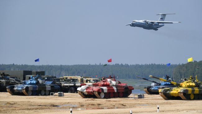 Самолет Ил-76МД на церемонии открытия конкурса Танковый биатлон-2018 на подмосковном полигоне Алабино. Архивное фото