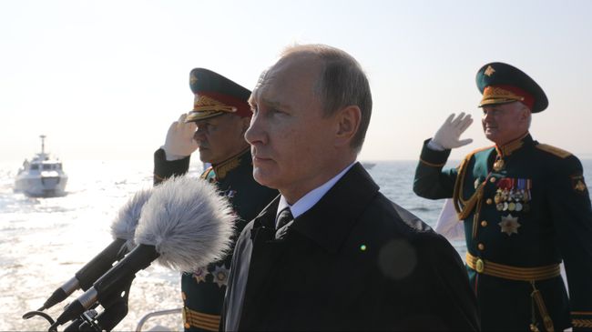 Президент РФ Владимир Путин на Главном военно-морском параде. 29 июля 2018 Президент РФ Владимир Путин на Главном военно-морском параде. 29 июля 2018
