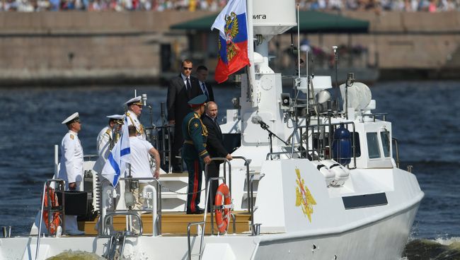 Президент РФ Владимир Путин на Главном военно-морском параде. 29 июля 2018 Президент РФ Владимир Путин на Главном военно-морском параде. 29 июля 2018