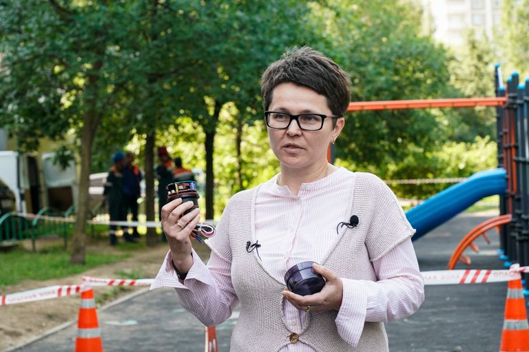 Галина Ключникова показывает устройство модуля