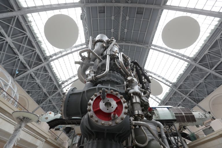 Натурный образец жидкостного ракетного двигателя НК-33 представлен в экспозиции Центра Космонавтика и авиация