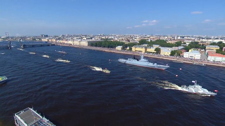День ВМФ: корабли, авиация и салют в Санкт-Петербурге День ВМФ: корабли, авиация и салют в Санкт-Петербурге