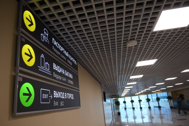 Указатели в зале нового терминала аэропорта Домодедово Указатели в зале нового терминала аэропорта Домодедово