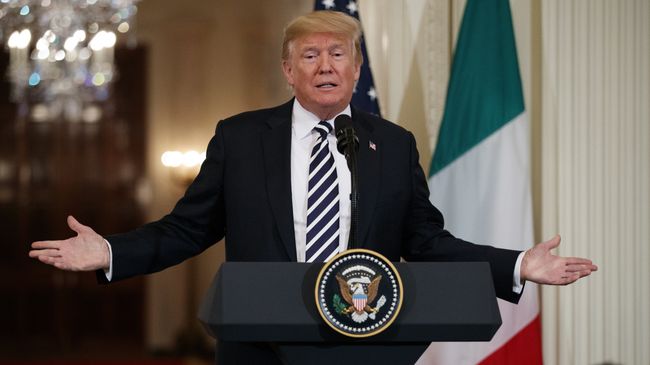 Дональд Трамп во время пресс-конференции с премьер-министром Италии Джузеппе Конте. 30 июля 2018 Дональд Трамп во время пресс-конференции с премьер-министром Италии Джузеппе Конте. 30 июля 2018