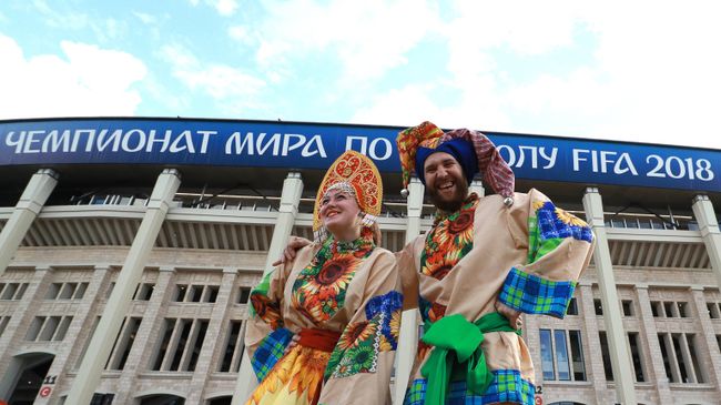 Болельщики перед матчем ЧМ-2018 по футболу. Архивное фото Болельщики перед матчем ЧМ-2018 по футболу. Архивное фото