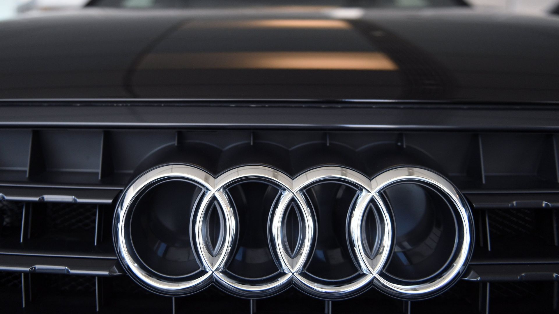 Эмблема Audi на автомобиле Эмблема Audi на автомобиле - РИА Новости, 1920, 03.12.2025