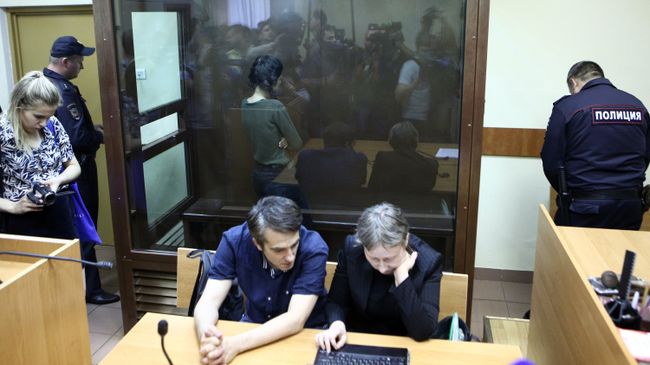 Задержанная по обвинению в убийстве 18-летняя Кристина Хачатурян в Останкинском суде. 30 июля 2018 Задержанная по обвинению в убийстве 18-летняя Кристина Хачатурян в Останкинском суде. 30 июля 2018