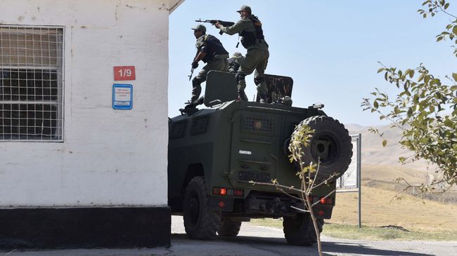 Спецназ Таджикистана во время учений на 201-й российской военной базе. Архивное фото Спецназ Таджикистана во время учений на 201-й российской военной базе. Архивное фото