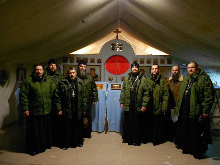 Военные капелланы в полевом храме, 2015 год Военные капелланы в полевом храме, 2015 год