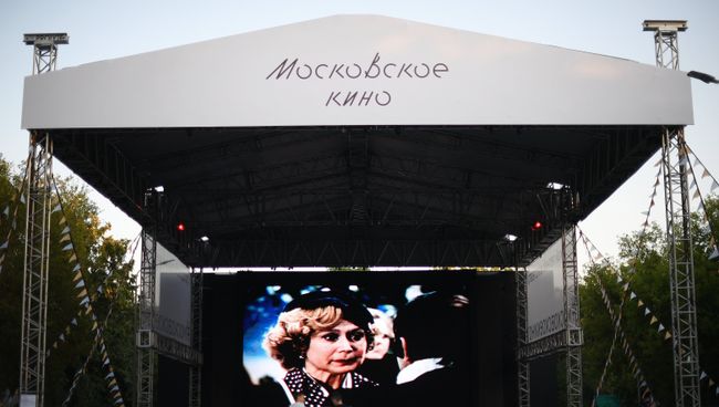 Бесплатный летний кинотеатр в парке Фестивальный показывает фильмы в рамках нового проекта Московское кино Бесплатный летний кинотеатр в парке Фестивальный показывает фильмы в рамках нового проекта Московское кино