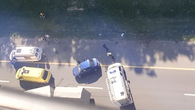 На месте ДТП с участием двух легковых автомобилей на 24 километре Симферопольского шоссе в Подмосковье. 3 августа 2018 На месте ДТП с участием двух легковых автомобилей на 24 километре Симферопольского шоссе в Подмосковье. 3 августа 2018