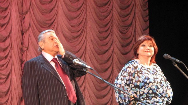 Вечер юмора Евгения Петросяна и Елены Степаненко в Московском Театре Эстрады. Архивное фото Вечер юмора Евгения Петросяна и Елены Степаненко в Московском Театре Эстрады. Архивное фото