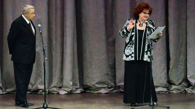 Вечер юмора Евгения Петросяна и Елены Степаненко. Архивное фото Вечер юмора Евгения Петросяна и Елены Степаненко. Архивное фото