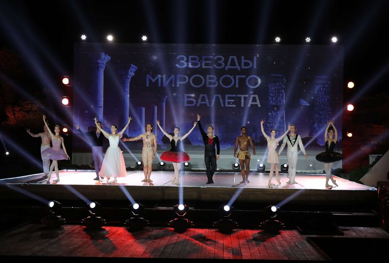 Президент РФ В. Путин посетил вечер-открытие фестиваля Опера в Херсонесе Президент РФ В. Путин посетил вечер-открытие фестиваля Опера в Херсонесе