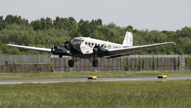 Самолет Junkers Ju-52. Архивное фото Самолет Junkers Ju-52. Архивное фото