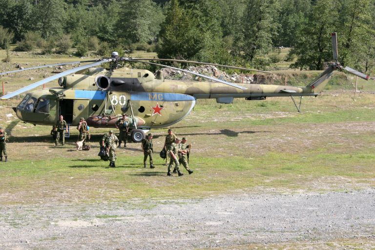 Российские миротворческие силы в Кодорском ущелье (село Генцриш, Абхазия). 26 августа 2008 года Российские миротворческие силы в Кодорском ущелье (село Генцриш, Абхазия). 26 августа 2008 года