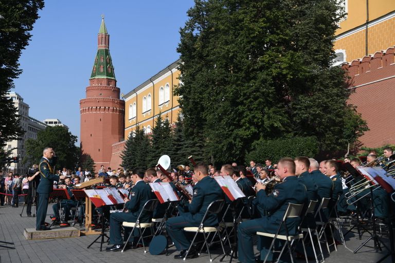 Музыканты Центрального военного оркестра Министерства Обороны РФ во время закрытия летнего сезона Военные оркестры в парках, 2017 год Музыканты Центрального военного оркестра Министерства Обороны РФ во время закрытия летнего сезона Военные оркестры в парках, 2017 год