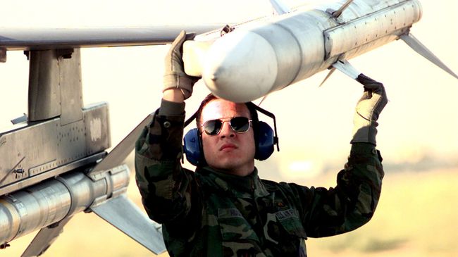 Ракета класса воздух-воздух AIM-120 AMRAAM. Архивное фото Ракета класса воздух-воздух AIM-120 AMRAAM. Архивное фото
