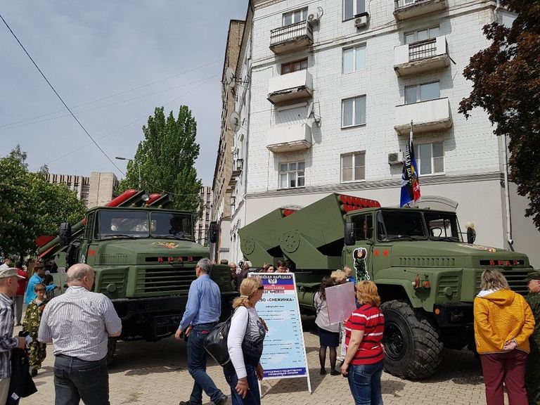 Реактивные системы залпового огня Снежинка и Чебурашка на выставке в ДНР Реактивные системы залпового огня Снежинка и Чебурашка на выставке в ДНР