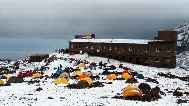 Снег, выпавший в райне горы Казбек в Грузии. 9 августа 2018 Снег, выпавший в райне горы Казбек в Грузии. 9 августа 2018