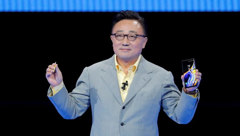 Генеральный директор Samsung Донг Джинг Ко на презентации Galaxy Unpacked в Нью-Йорке Генеральный директор Samsung Донг Джинг Ко на презентации Galaxy Unpacked в Нью-Йорке