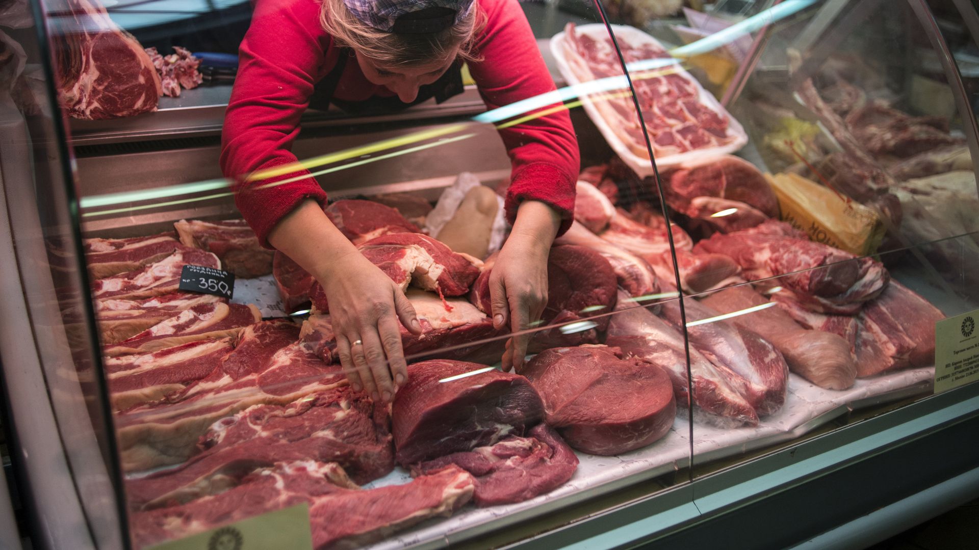 Прилавок с мясом на Даниловском рынке в Москве Прилавок с мясом на Даниловском рынке в Москве - РИА Новости, 1920, 06.04.2021